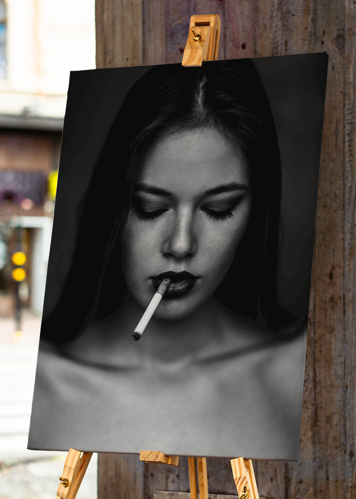 jeune mannequin avec cigarette
