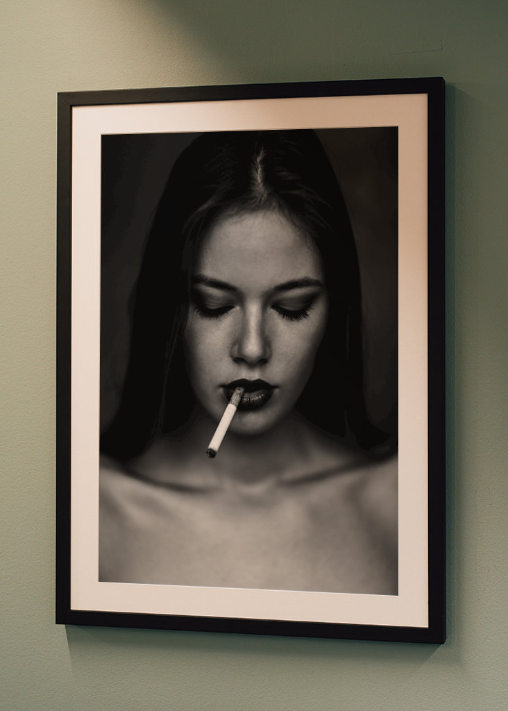 jeune mannequin avec cigarette