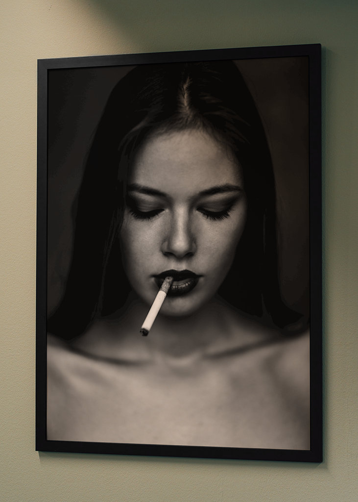 jeune mannequin avec cigarette