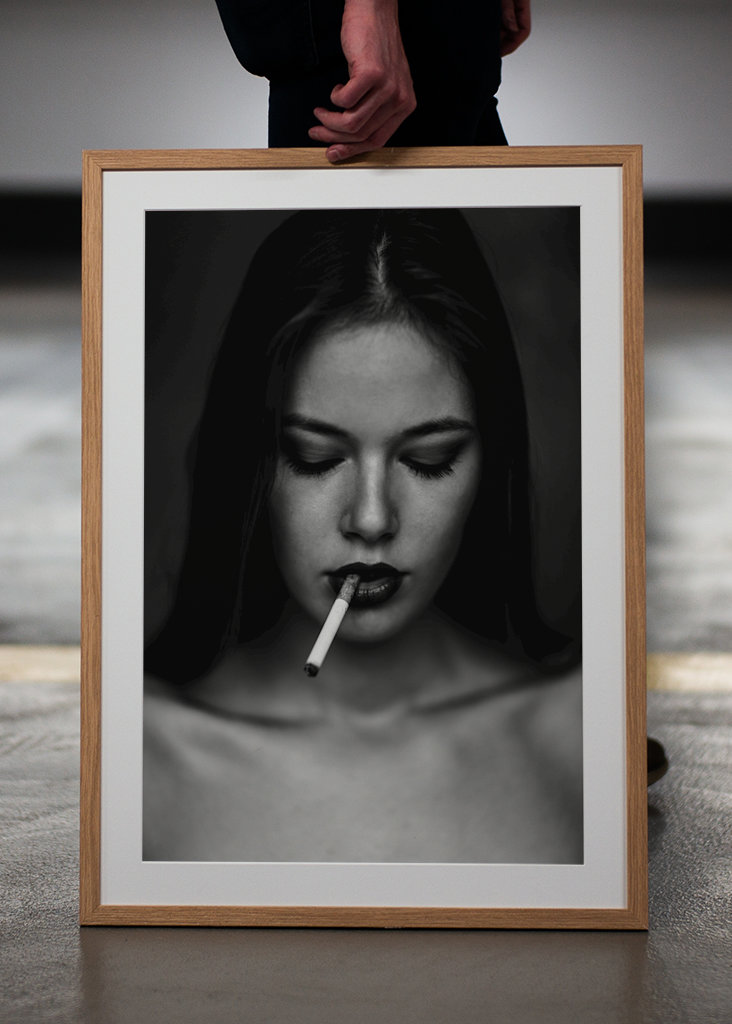 jeune mannequin avec cigarette