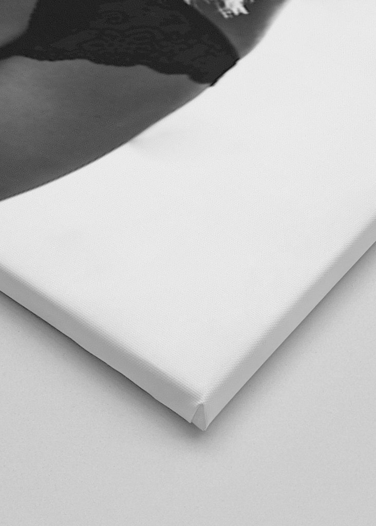 modello con schiena nuda