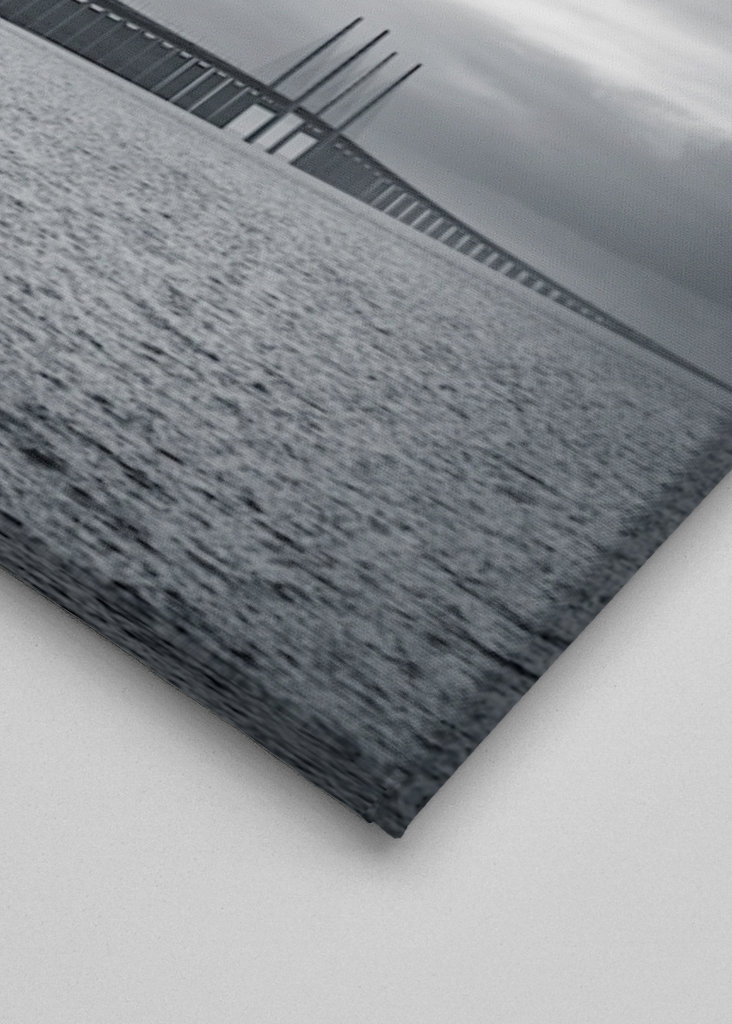 Über dunklem Wasser