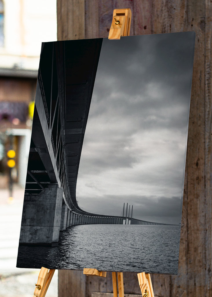 Über dunklem Wasser