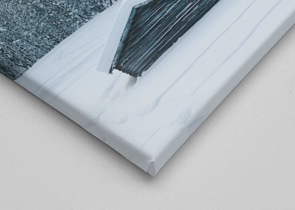 Senník v zimní krajině