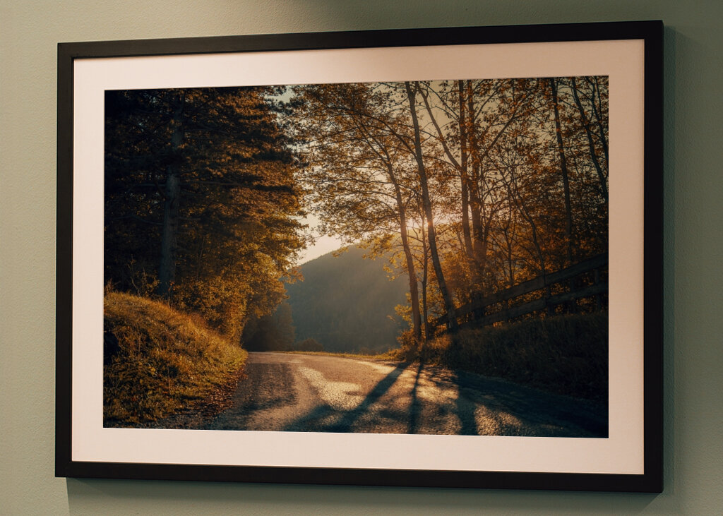 Východ slunce v kopcovité krajině