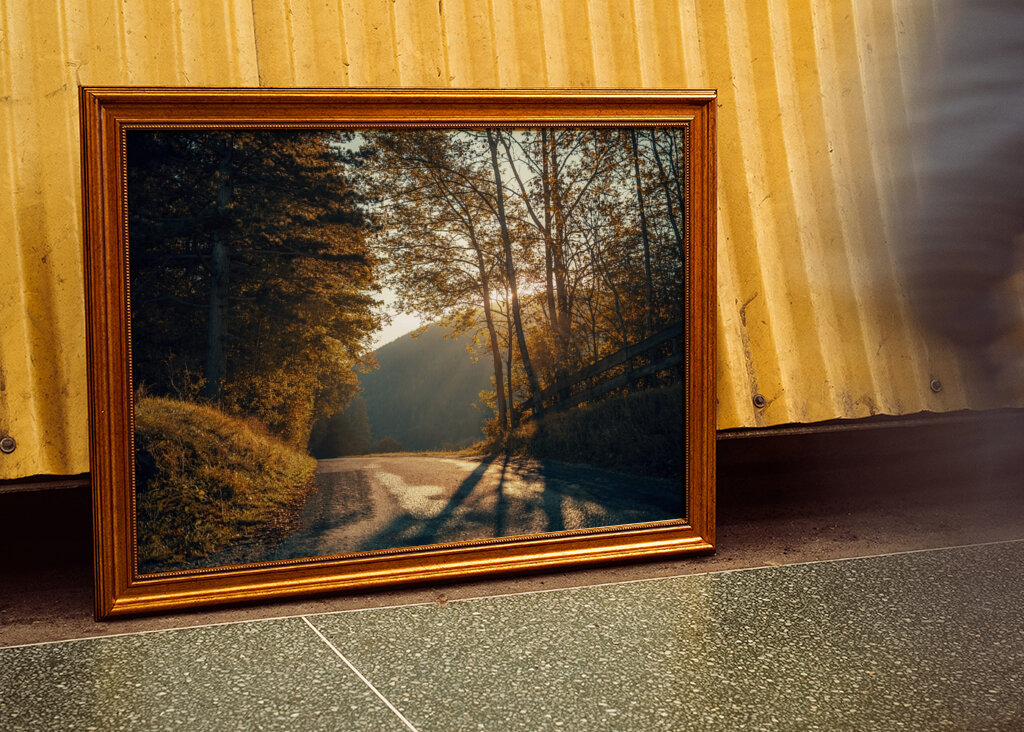 Východ slunce v kopcovité krajině