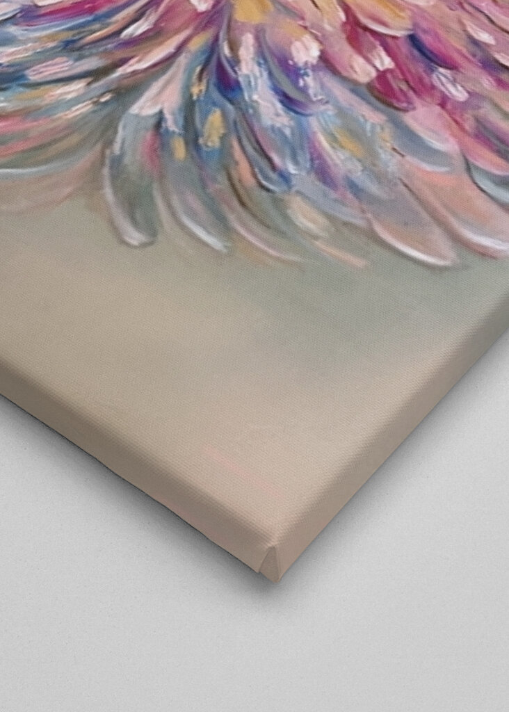 Kvinde i dansende blomsterkjole