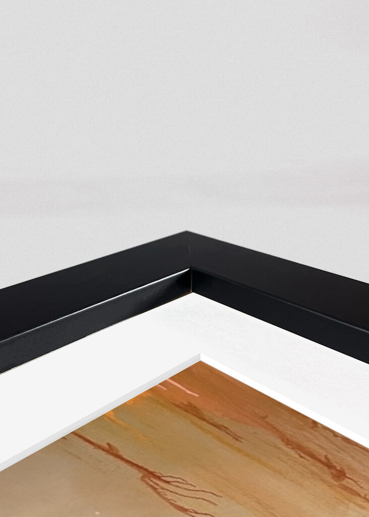 Kvinde i dansende blomsterkjole