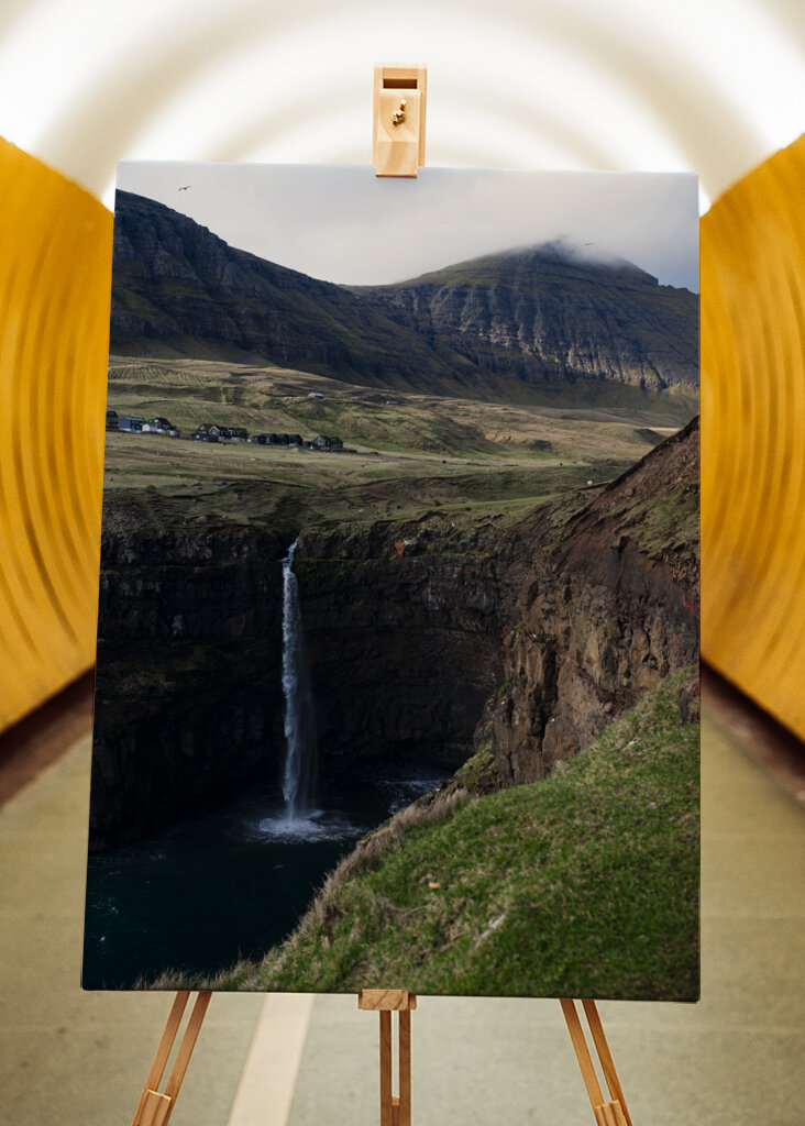 Faerská hora a vodopád