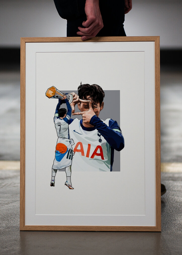 Son Heung-Min Won UEL trophy