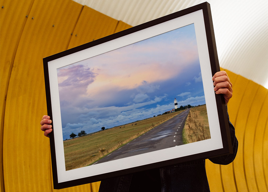 Soloppgang bak skyene