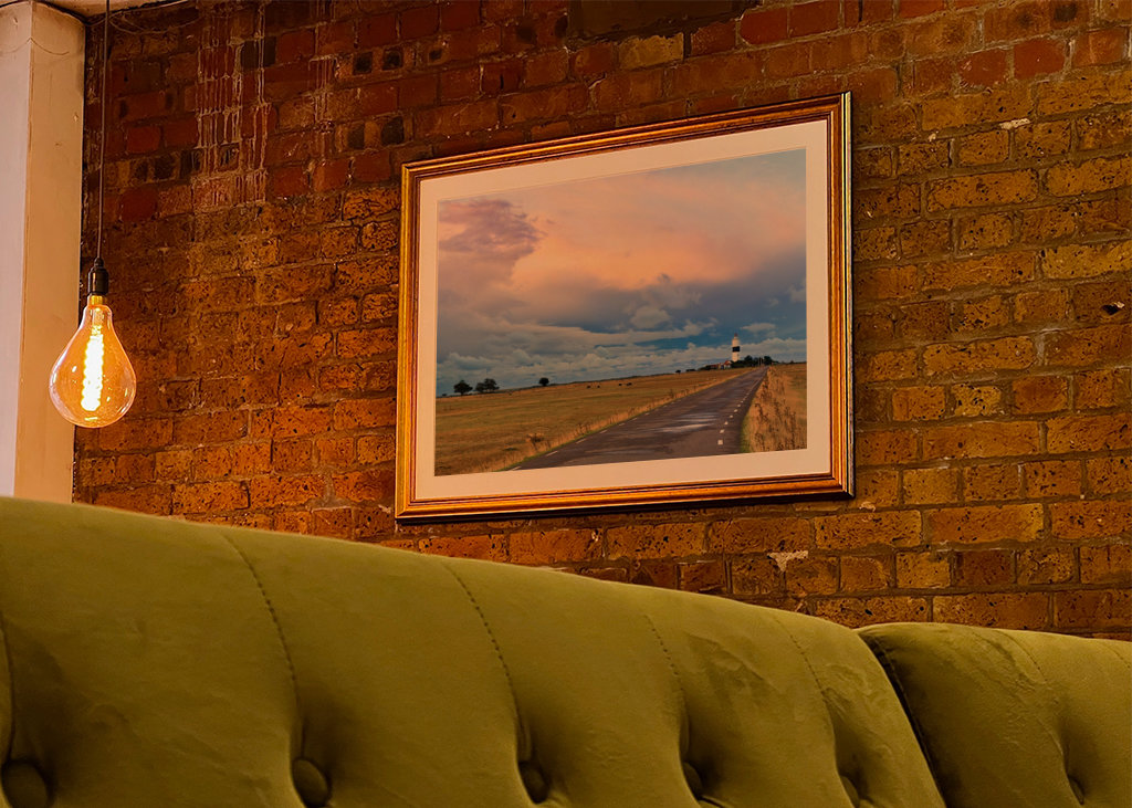 Soloppgang bak skyene