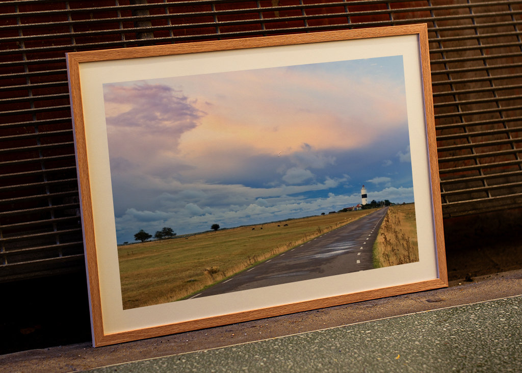 Soloppgang bak skyene