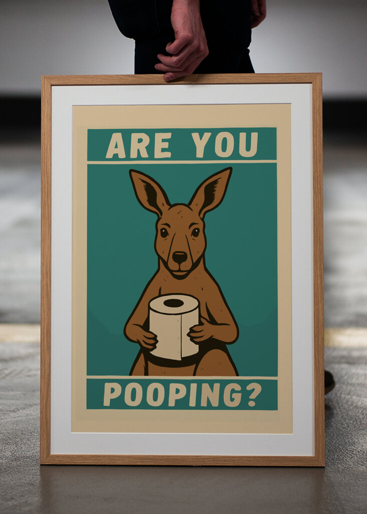 Neugierige Katze mit Toilettenpapier