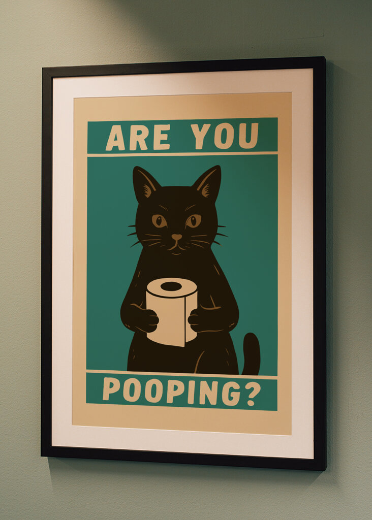 Neugierige Katze mit Toilettenpape