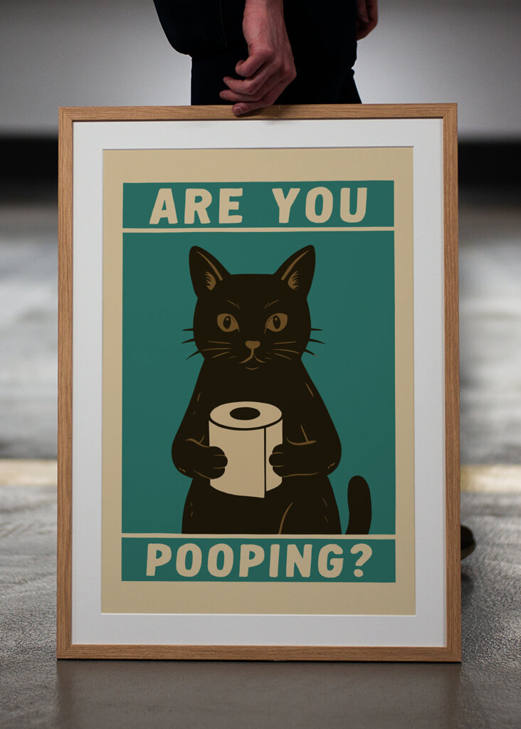 Neugierige Katze mit Toilettenpape