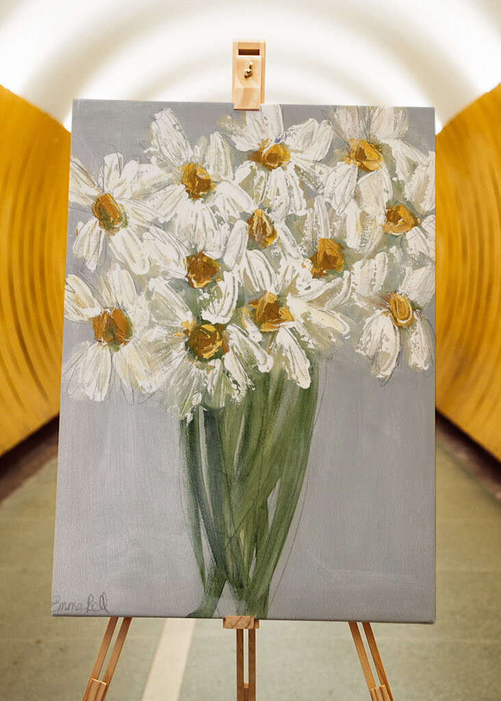 Delicate Bouquet of Daisies