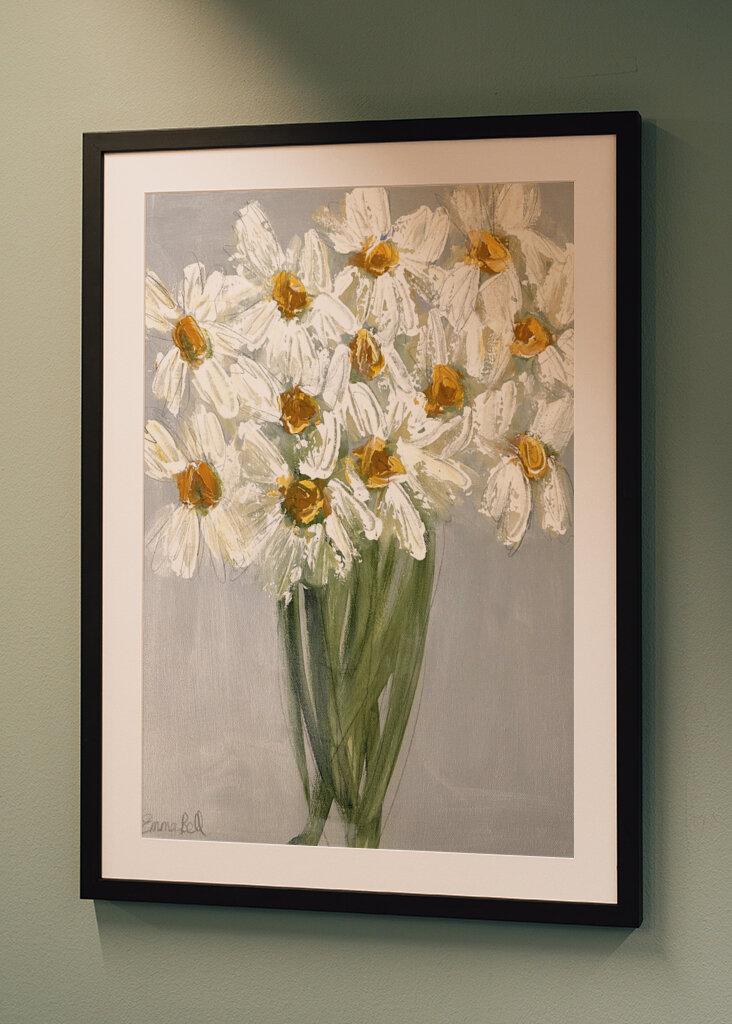 Delicate Bouquet of Daisies