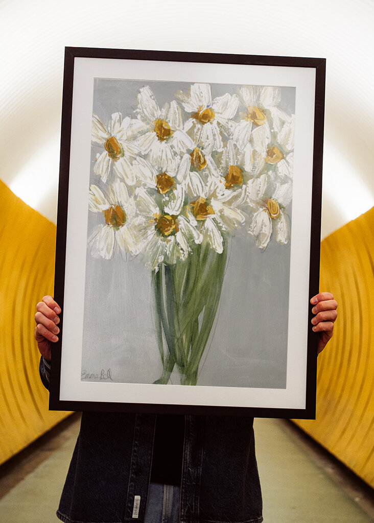 Delicate Bouquet of Daisies