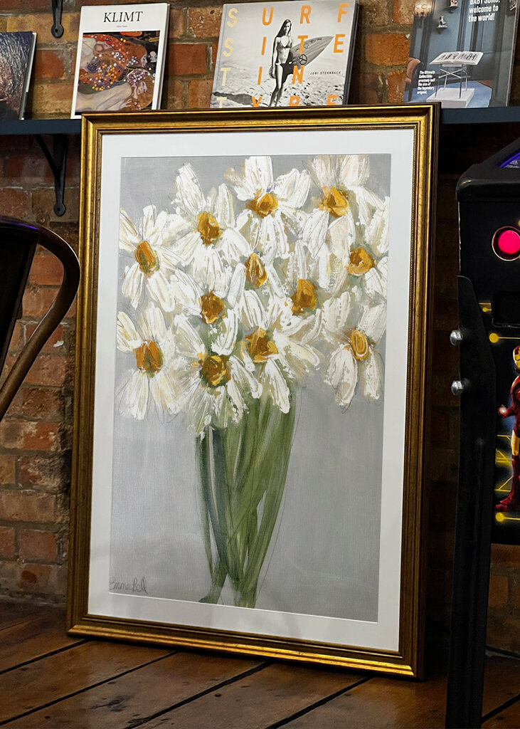 Delicate Bouquet of Daisies