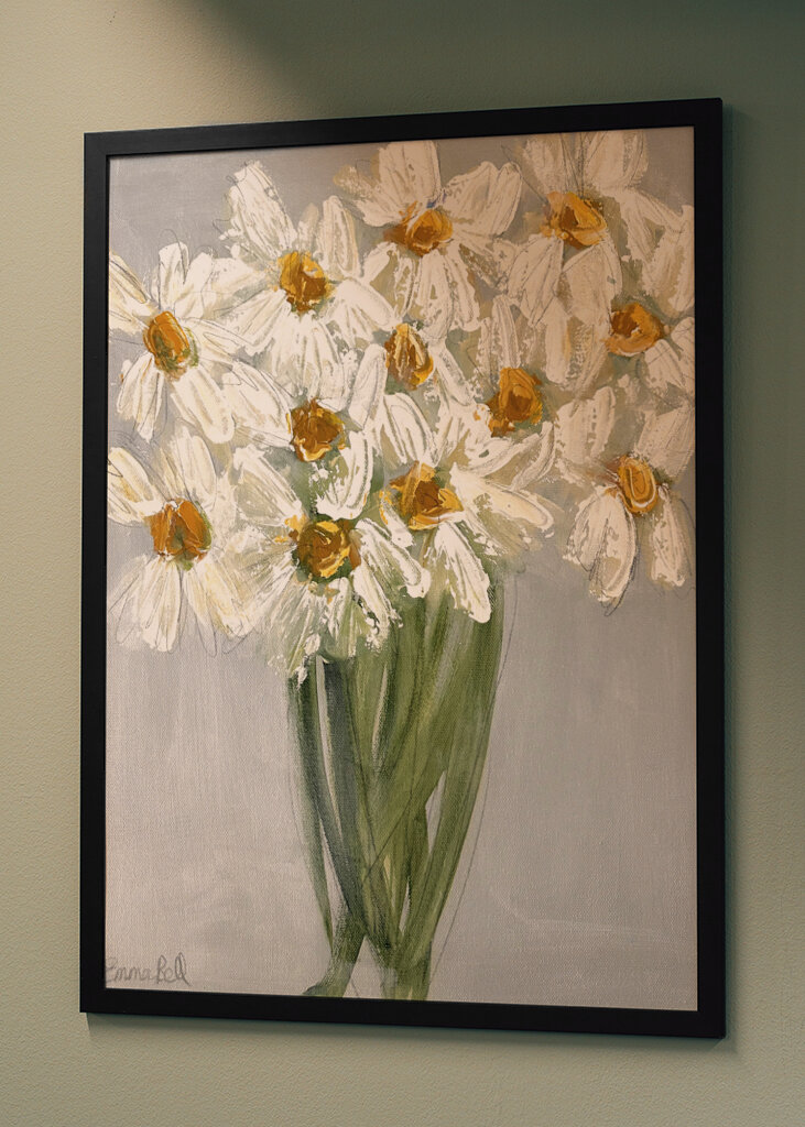 Delicate Bouquet of Daisies