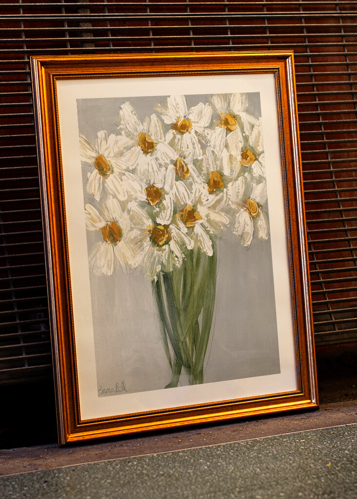 Delicate Bouquet of Daisies