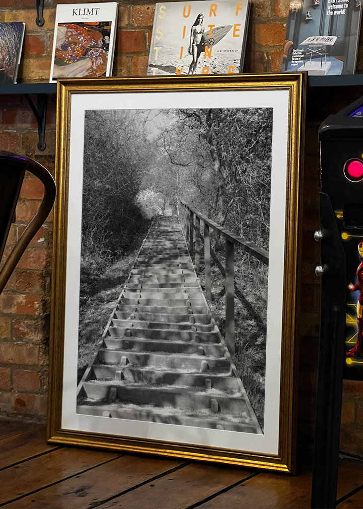 Die Treppe, schwarz und weiß