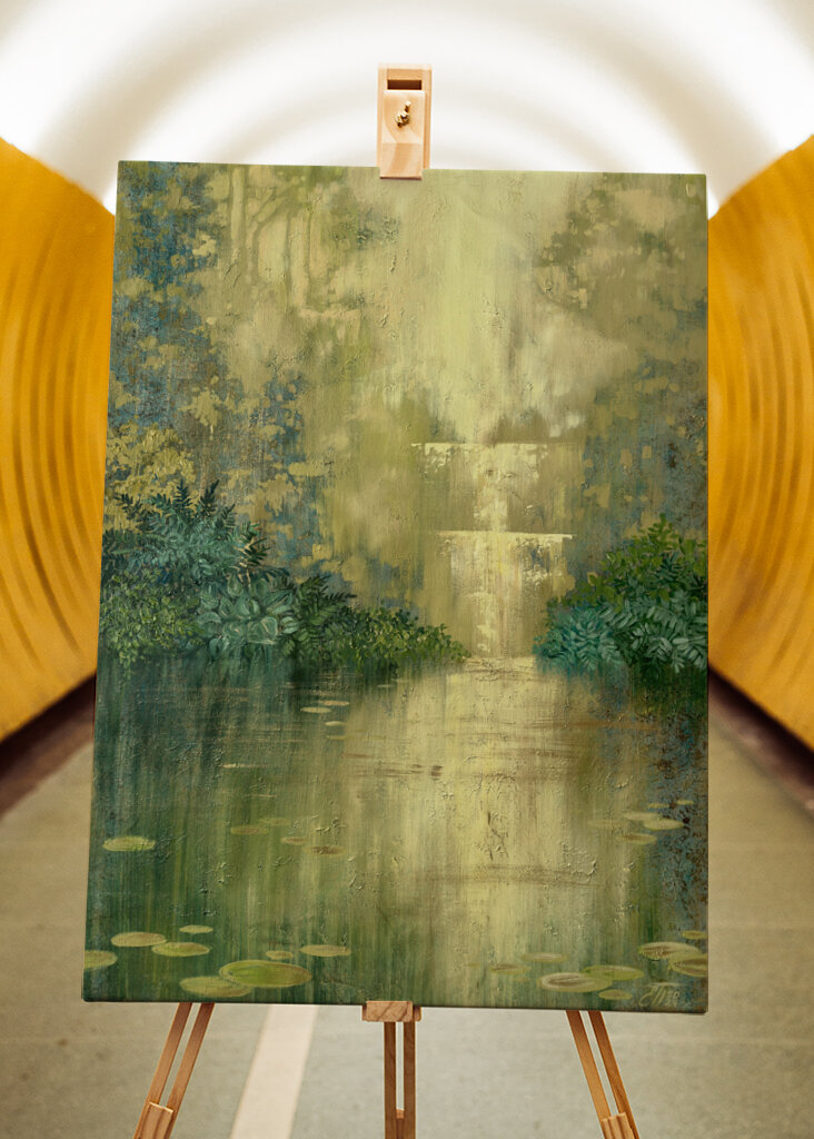 Grüner Teich am Wasserfall