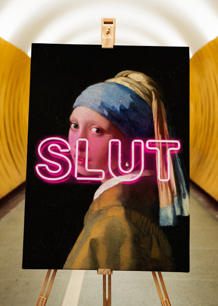 SLUT con orecchino di perla