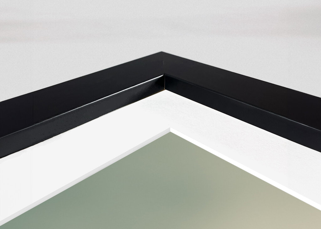 Kleiner Vogel auf Ast