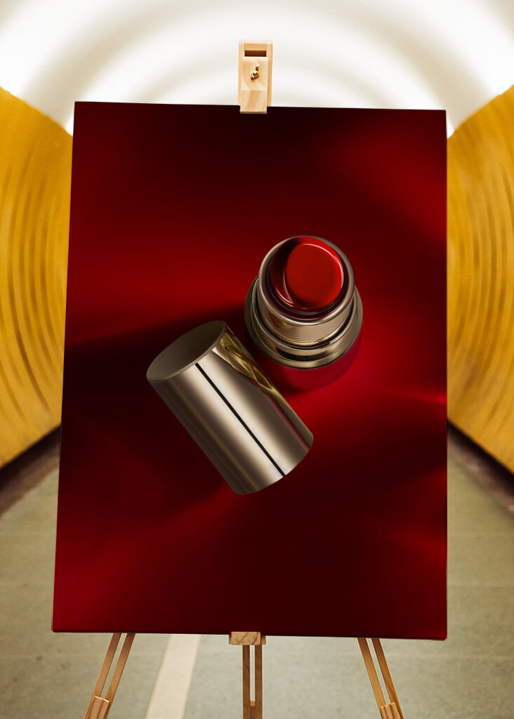 Rød læbestift på rød baggrund