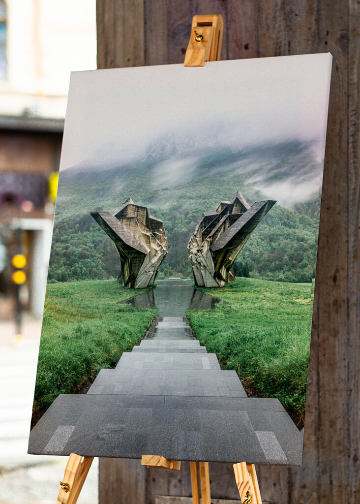 Tjentište Spomenik – Mystická symetrie v mlze, Bosna