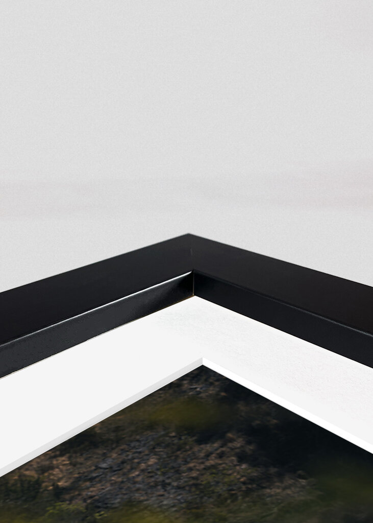 Flüstern der Natur: Ein ruhiger Wasserfall in der Wildnis