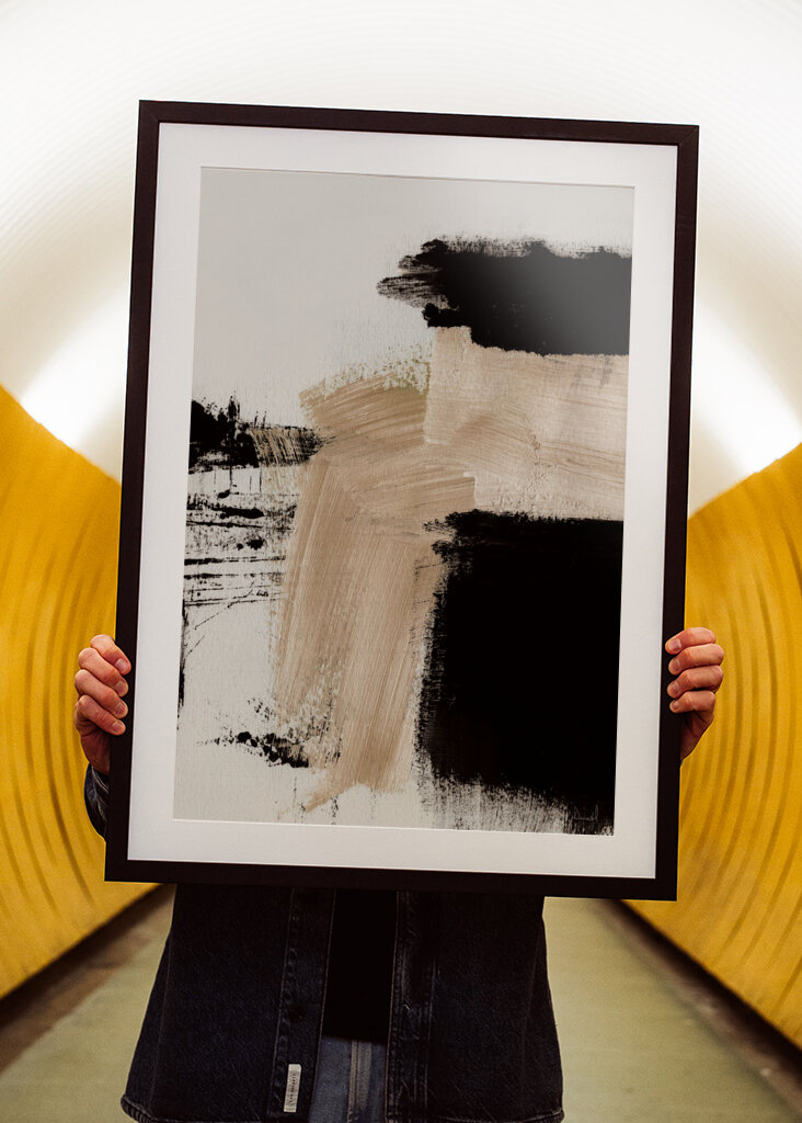 Abstrakt harmoni: En dans mellem sort og beige