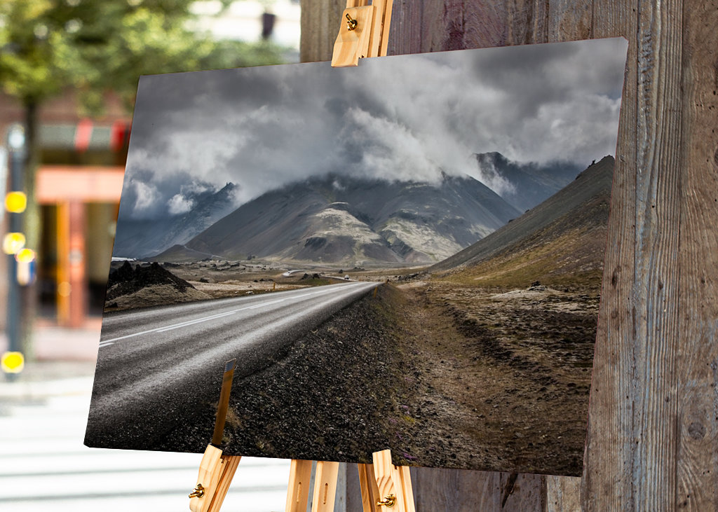 Cesta mezi islandskými horami