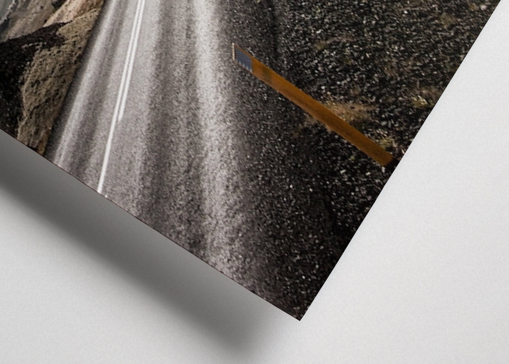 Cesta mezi islandskými horami