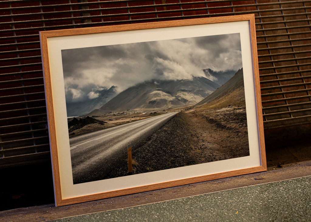 Cesta mezi islandskými horami