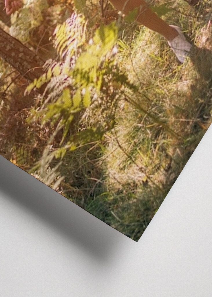 Una ragazza all'aria aperta