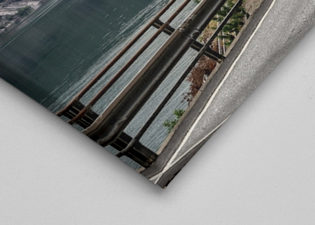 Norská silnice podél fjordu