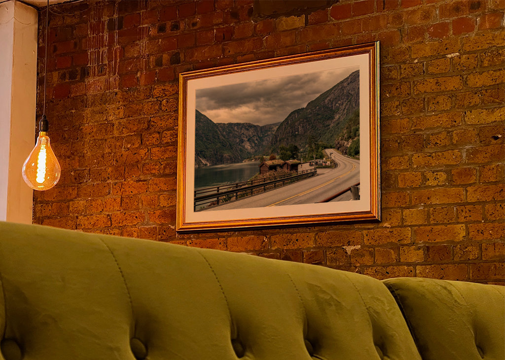 Norská silnice podél fjordu