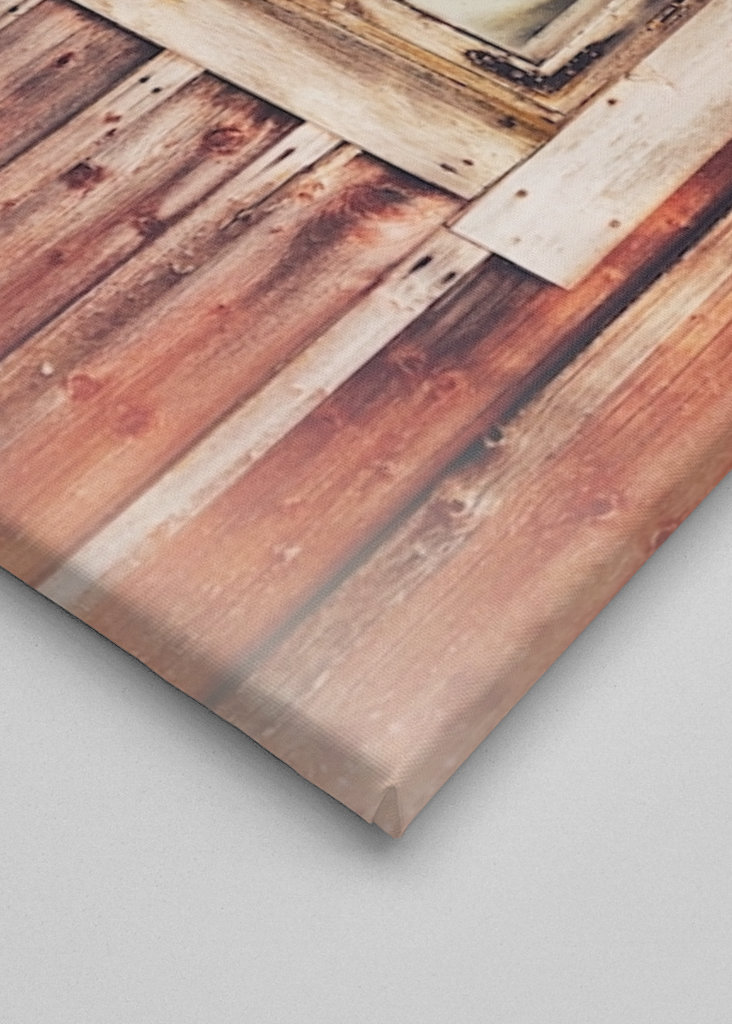 Okno na červené chatě