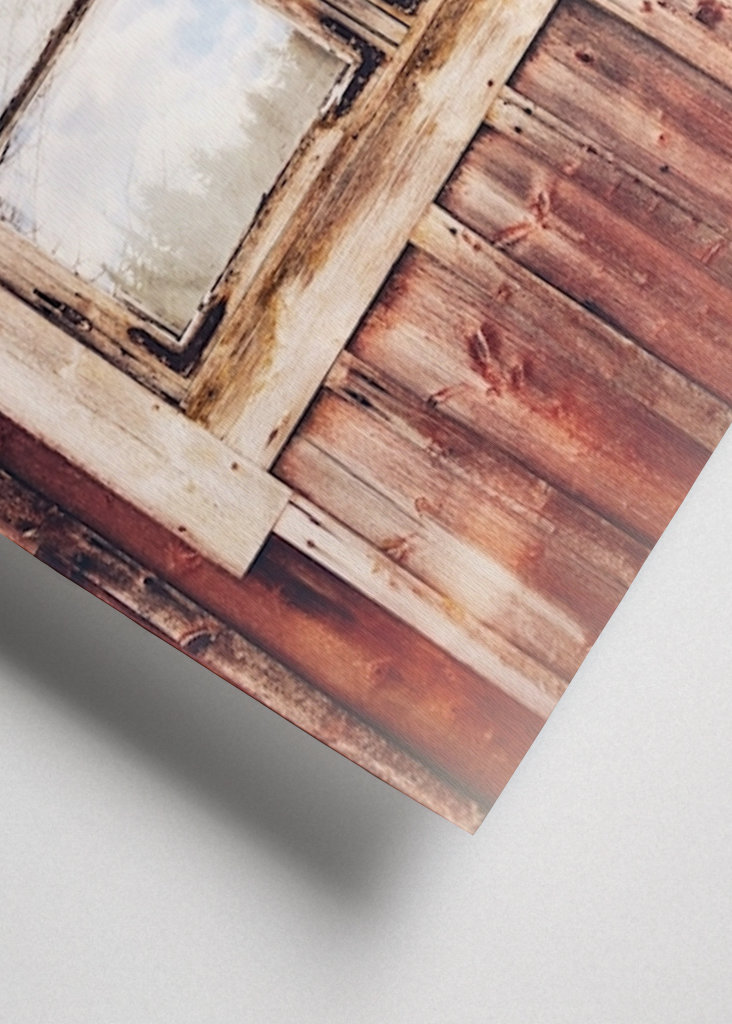 Okno na červené chatě