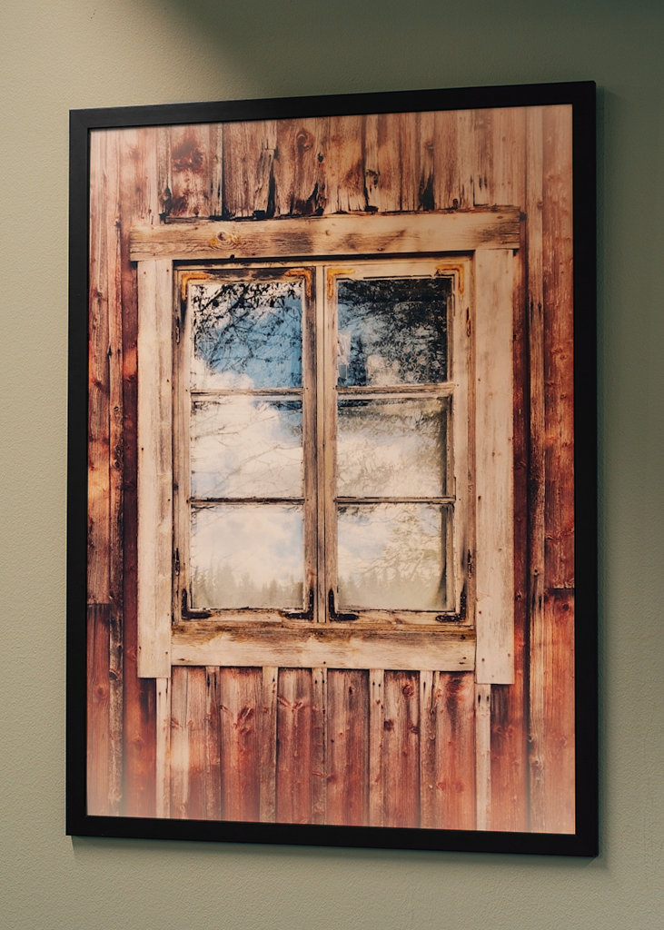 Okno na červené chatě