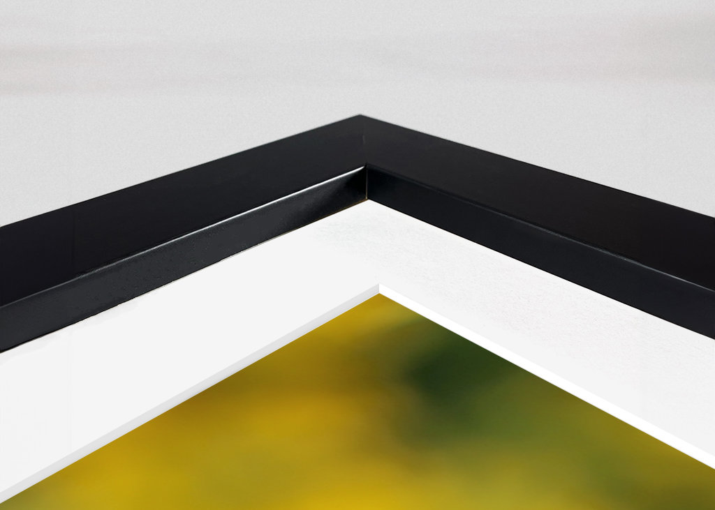 Hummel in gelber Blüte