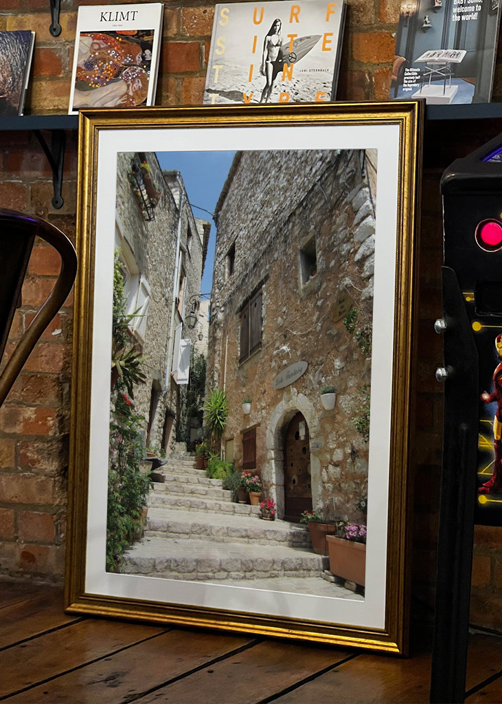 Lépcsőház a sikátorban