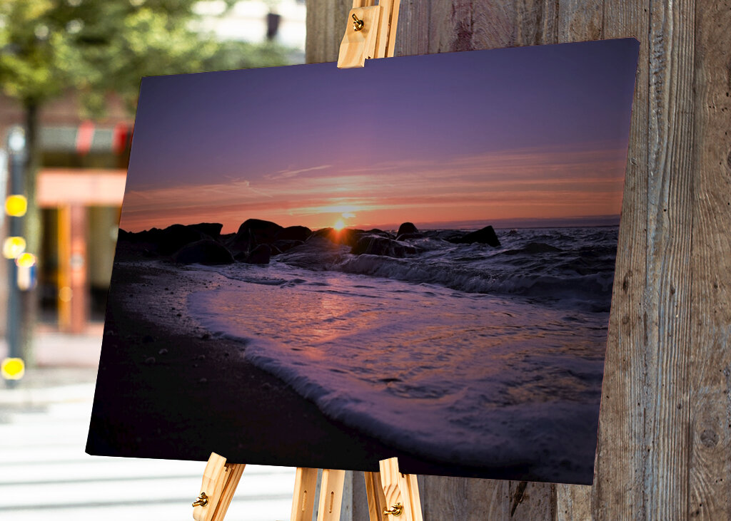 El sol detrás de las piedras