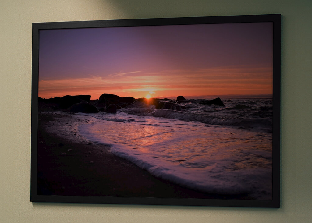 El sol detrás de las piedras