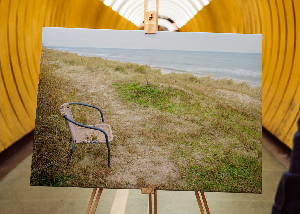 Egy szék a tenger mellett