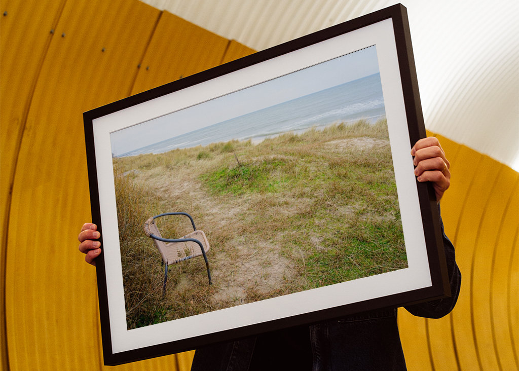 Egy szék a tenger mellett