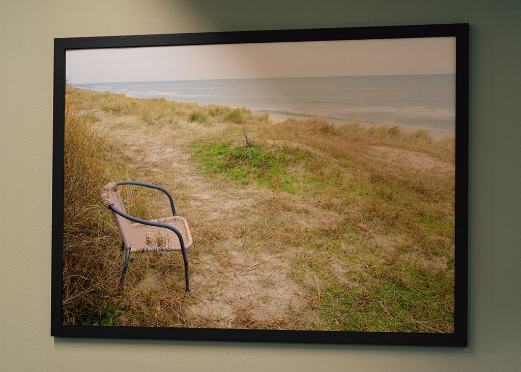 Egy szék a tenger mellett